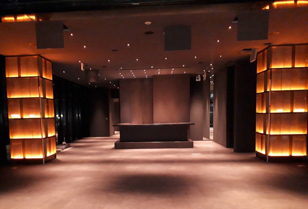 渋谷Fレストラン グリッド光壁